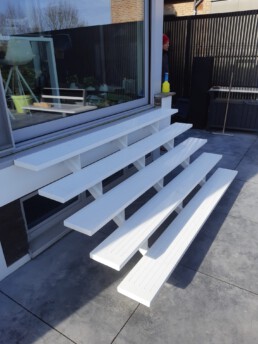 Veyzer Solid white stairs