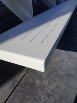 Veyzer Solid white stairs